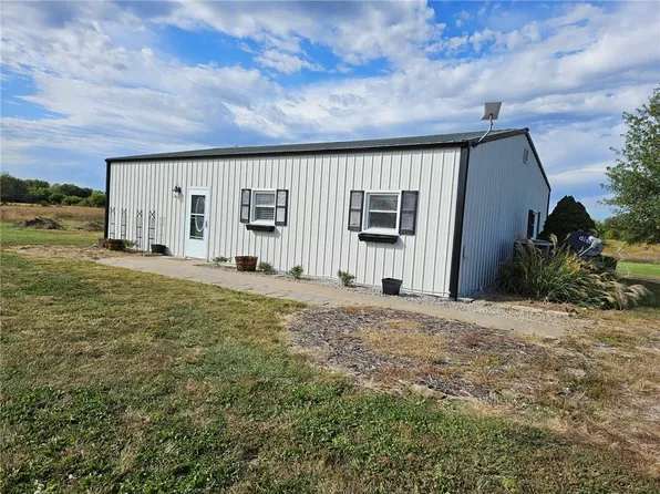 336 W 690th Ave, Farlington, KS 66734