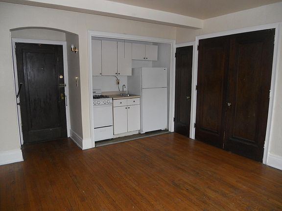 5th image of 209 Elmwood Ave APT 24