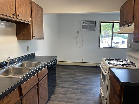 4th image of 460 Oak Run Dr APT 1