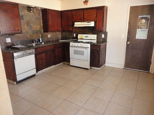 2nd image of 930 La Vida Ln