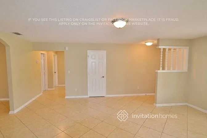 885 Rayston St — Photo 2