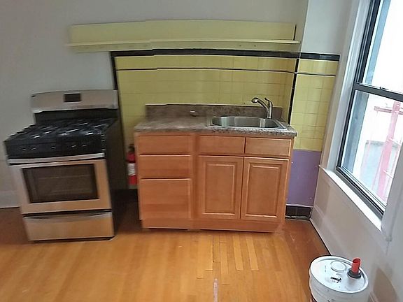 Kitchen (image distorted by panorama)