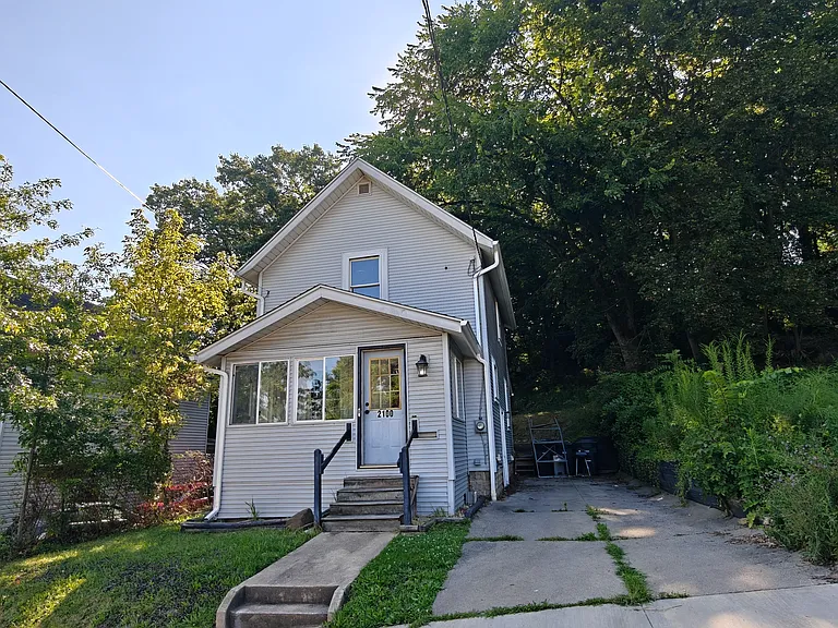 2100 6th St SW — Photo 1