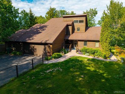 300 Shot Point Dr, Marquette, MI, 49855