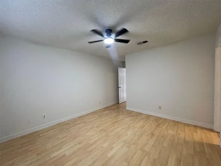 2031 Redwing Way — Photo 7