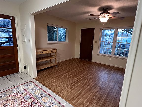 3rd image of 413 Colville St #B
