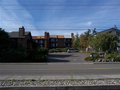 1st image of 270 SE Barrington Dr #105