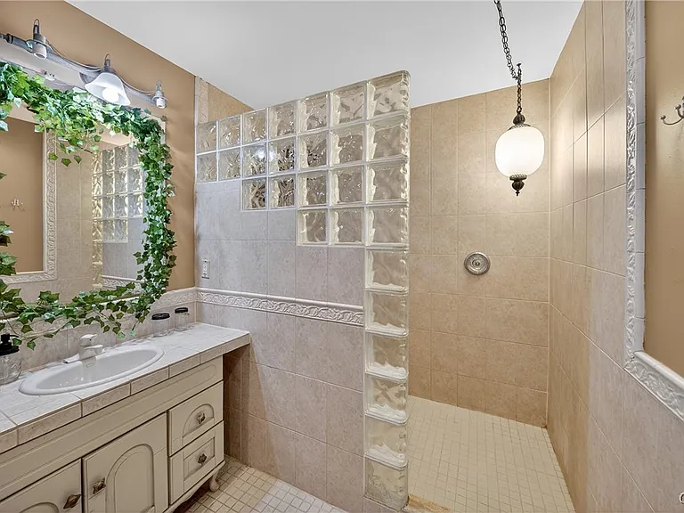 2340 Court St — Photo 16