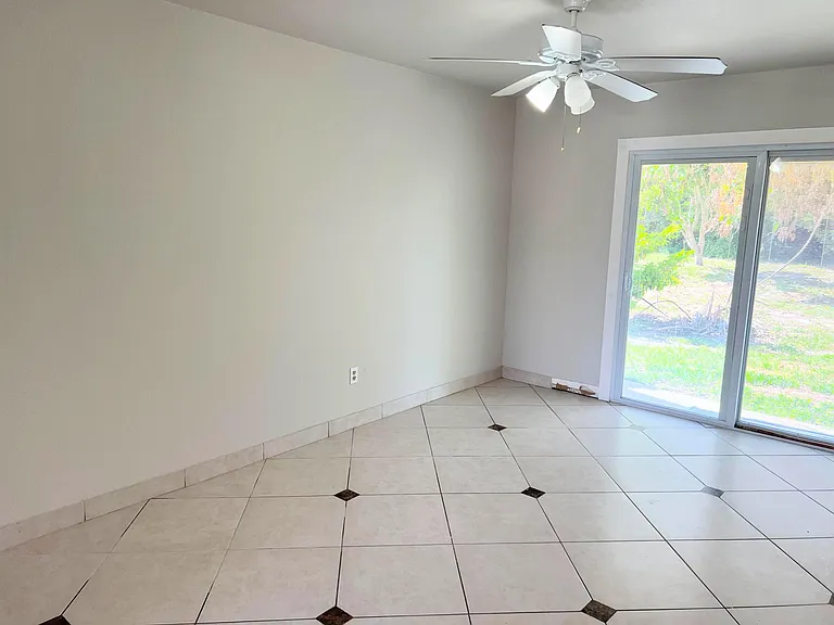 311 SW Homeland Rd — Photo 7