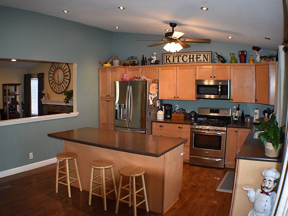 3rd image of 131 Richard Pl