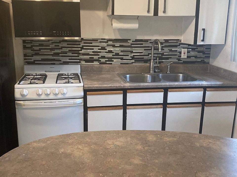 Kithen/Dining Area-Mosiac tile-New Micwave