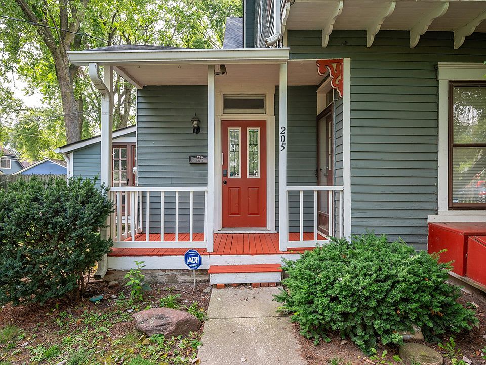 1st image of 205 E 17th St #1