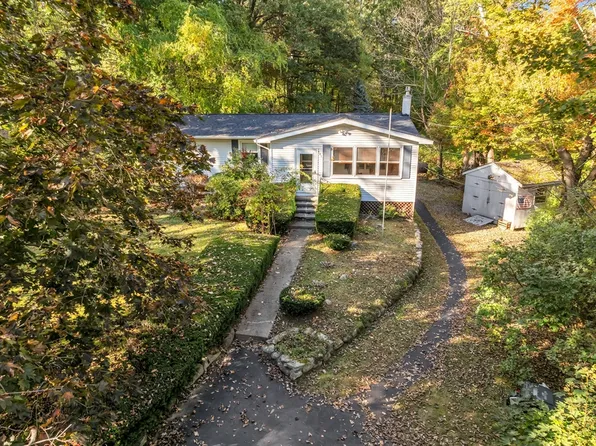 585 Pelham Rd, Dracut, MA 01826
