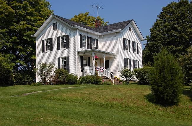 1st image of 7 Meadow Crest Dr