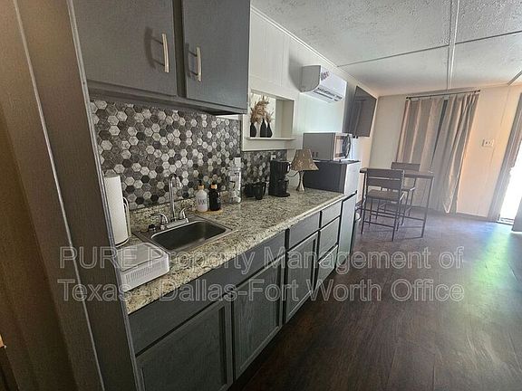 4th image of 1001 S Lindsay St #1
