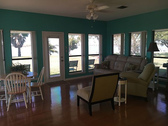 3rd image of 916 W Bayshore Dr
