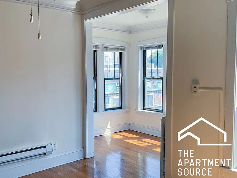 2870 N Clark St #3 — Photo 4
