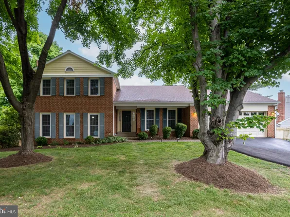 9314 Robnel Pl, Vienna, VA 22182