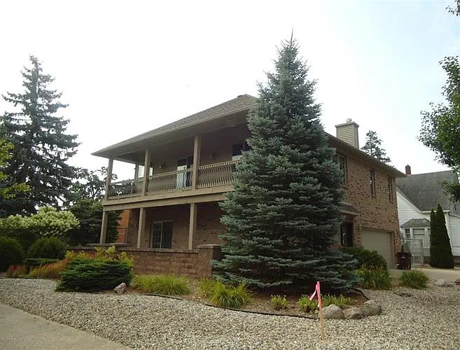 221 Lovett St photo 1