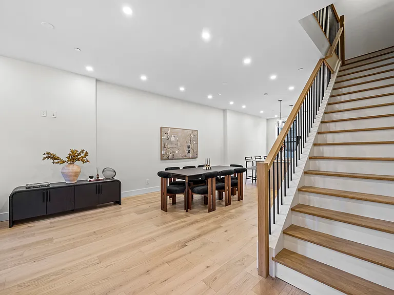 391 Manhattan Ave #TH1 — Photo 9