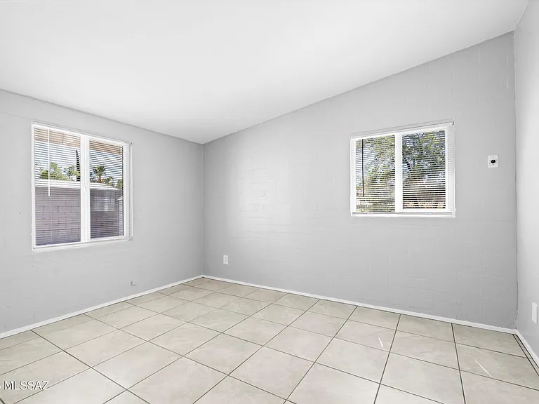 202 S Avenue C — Photo 23