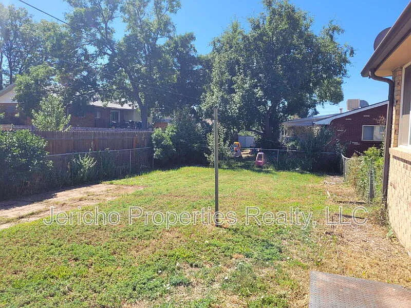 2 bed, 1.0 bath, 960 sqft, $1,795 — Photo 3