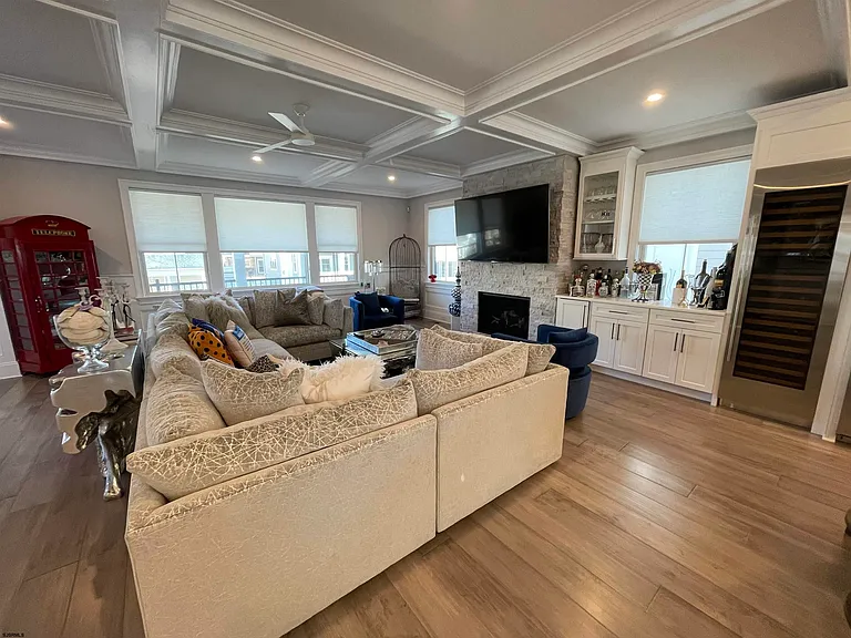 102 S Essex Ave #JUNE BEACH BLOCK — Photo 10