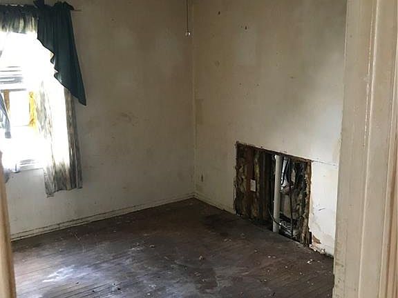 5th image of 2301 Garden Oaks Dr