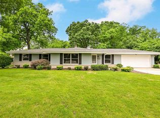 2975 S Sandra Ln, New Berlin, WI 53151