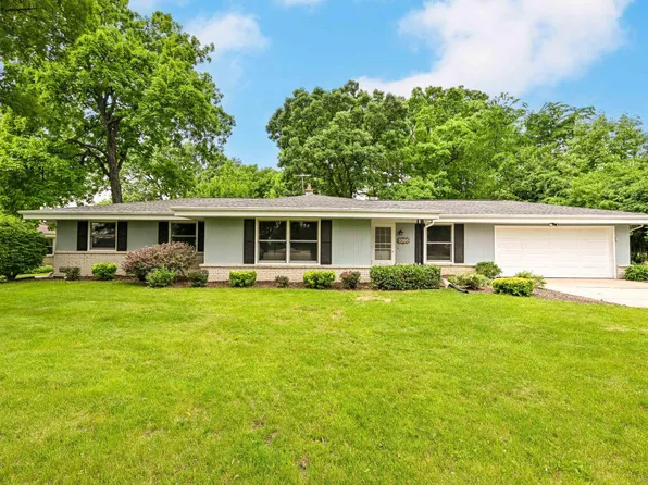 2975 South Sandra LANE, New Berlin, WI 53151