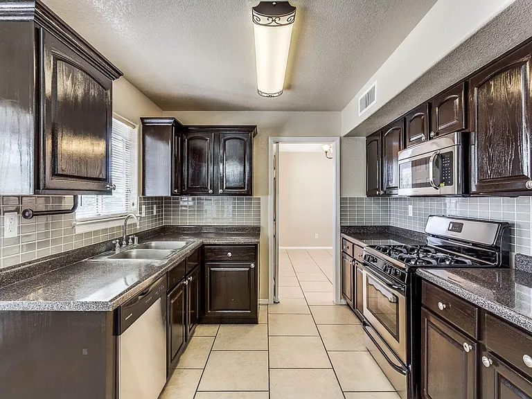 900 Tecate Pl — Photo 8