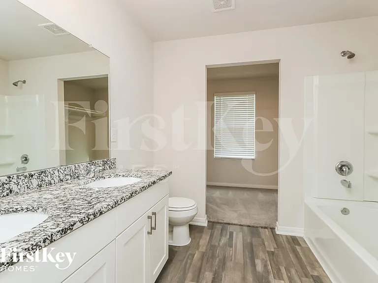 10083 Cerritos Dr — Photo 13