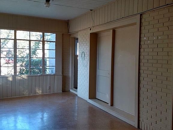 5th image of 102 Pine St