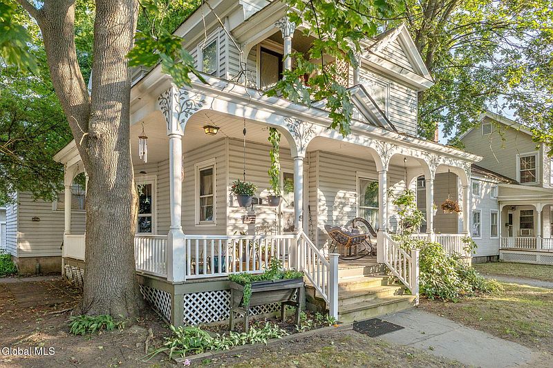 5th image of 8 Sherman Avenue