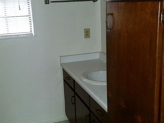 5th image of 157C Locke St