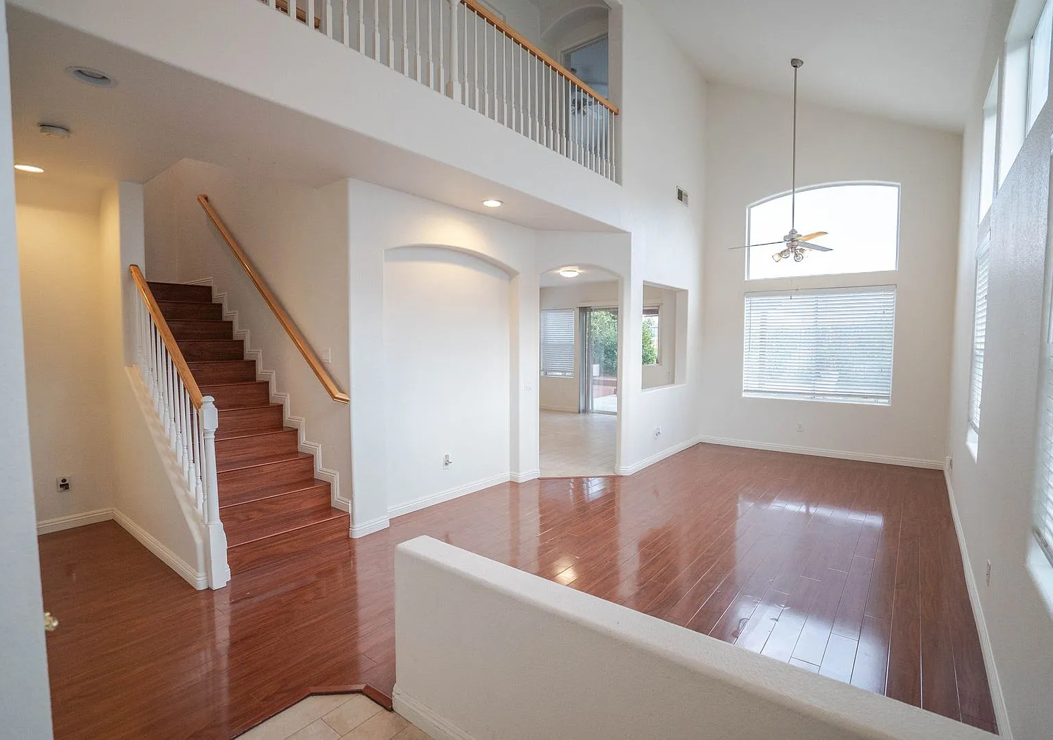 Stevenson Ranch 3 Bedroom Home for Rent! — Photo 2