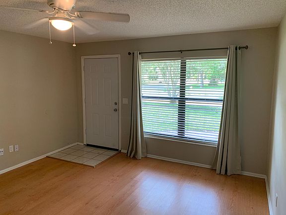3rd image of 1125 Santa Cruz Ave