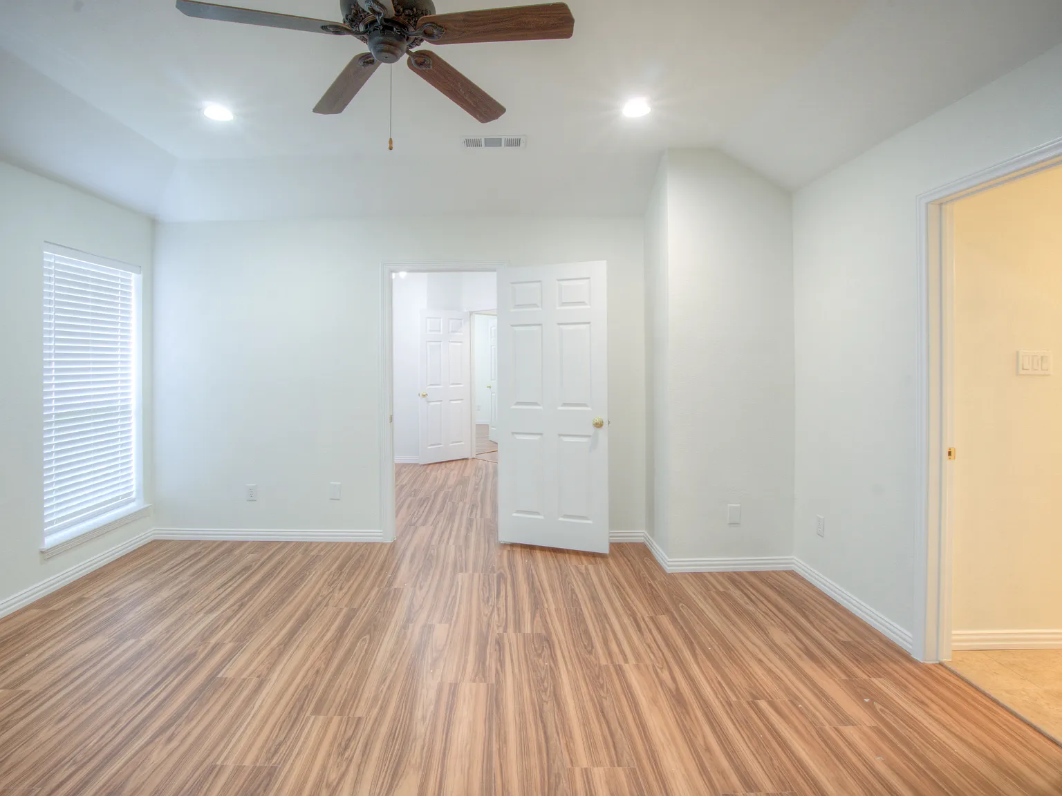 4 bed, 1866 sqft, $2,795 — Photo 3