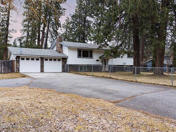 2nd image of 4455 E Maplewood Ave
