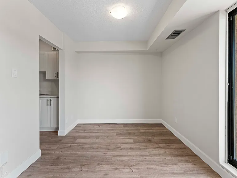 343 Grand Ave E — Photo 10