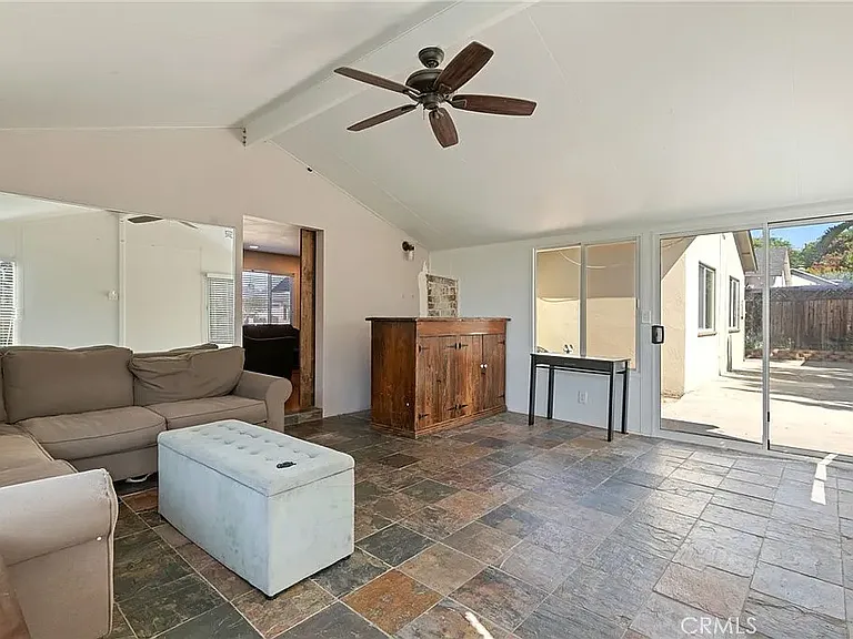 124 Hastings Ave — Photo 4