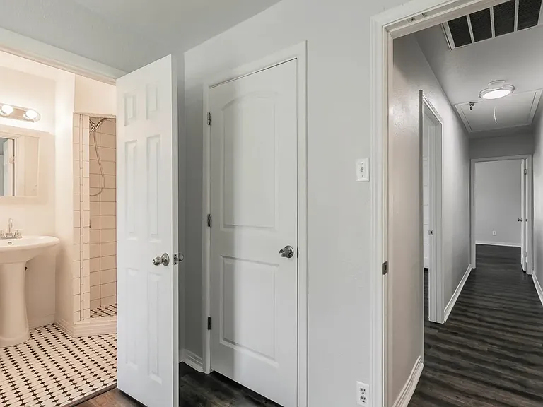 3241 Sandage Ave — Photo 17