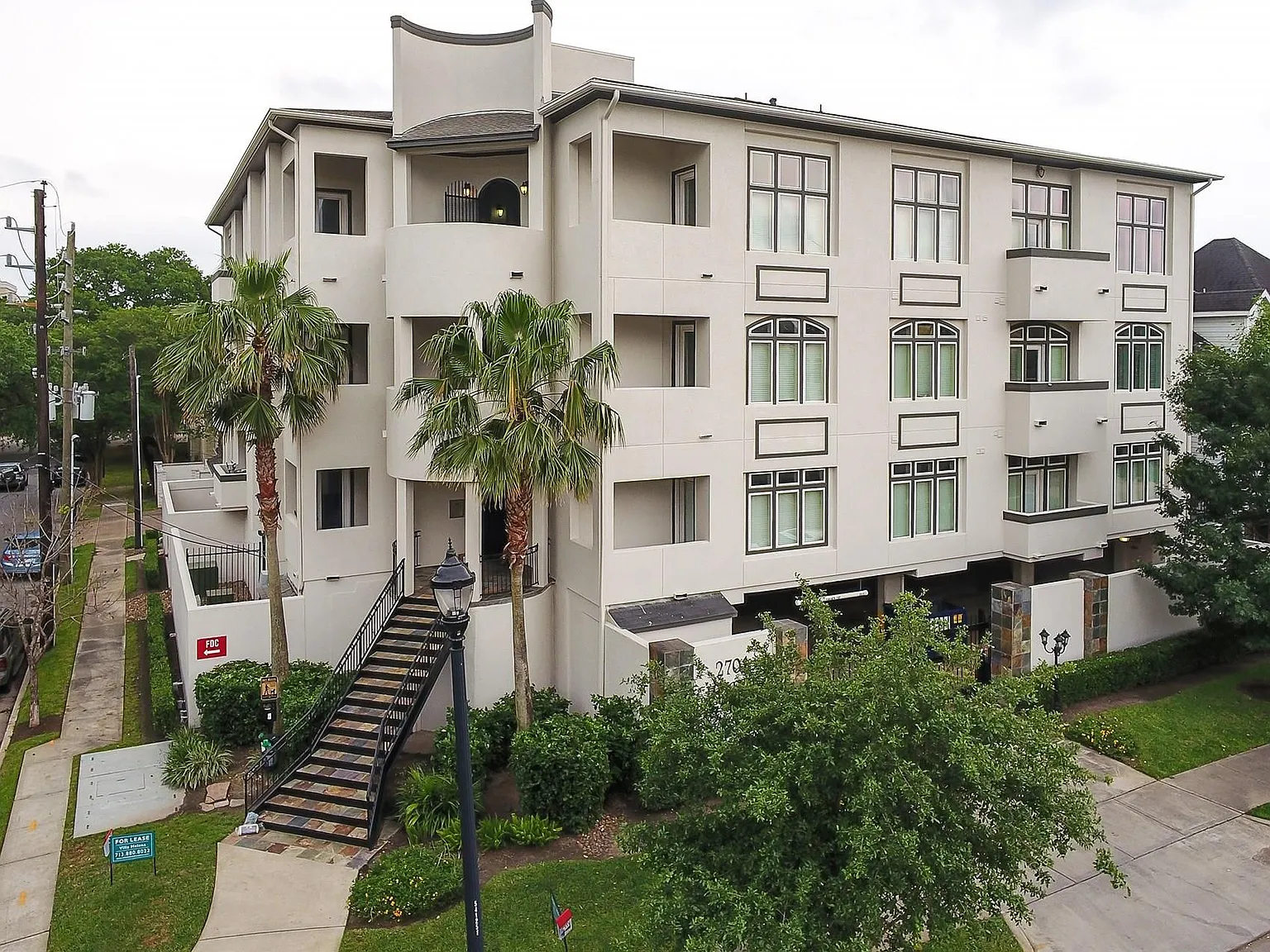 1 bed, 1.0 bath, 735 sqft, $1,350 — Photo 2
