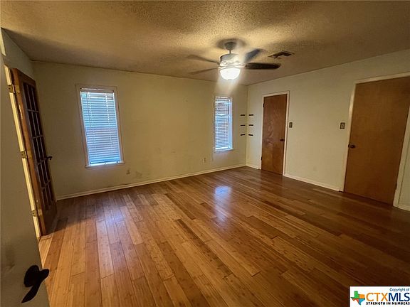 5th image of 108 Oak Grove Ln