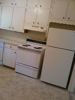 4th image of 587 Sharon Dr APT B