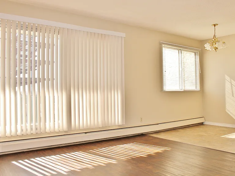 10120 Manning Ave — Photo 15