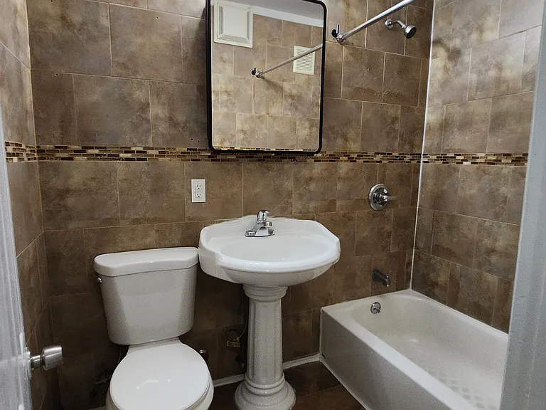 510 Riverdale Ave #1G — Photo 9