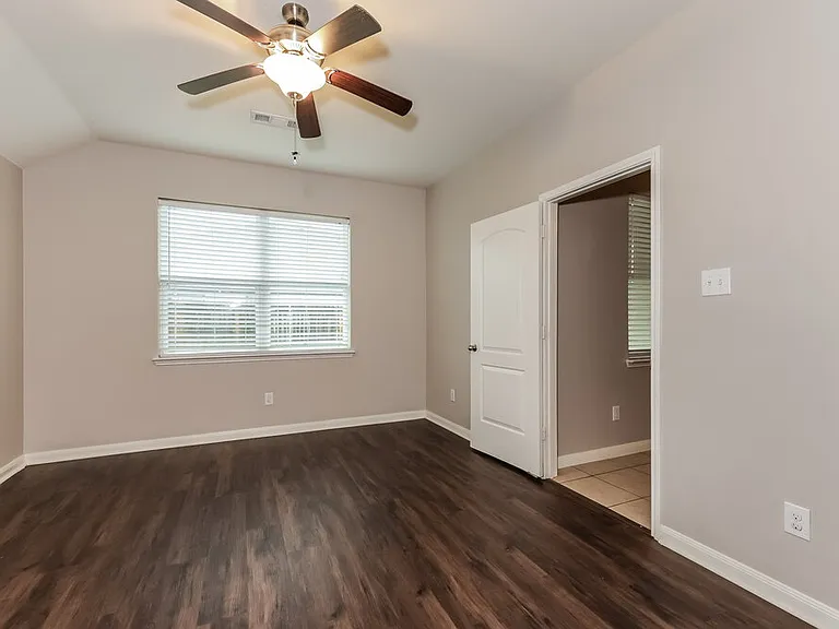 4144 Tower Ln — Photo 11