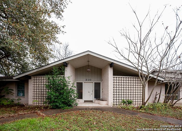 1st image of 210 Carol Ann Dr