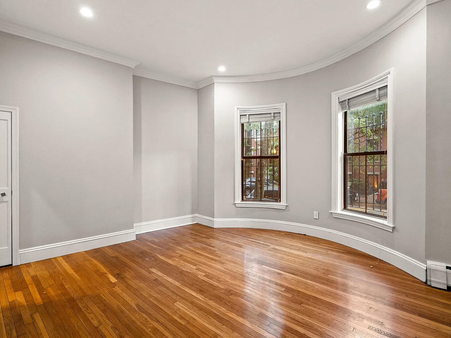 219 W Springfield St — Photo 2